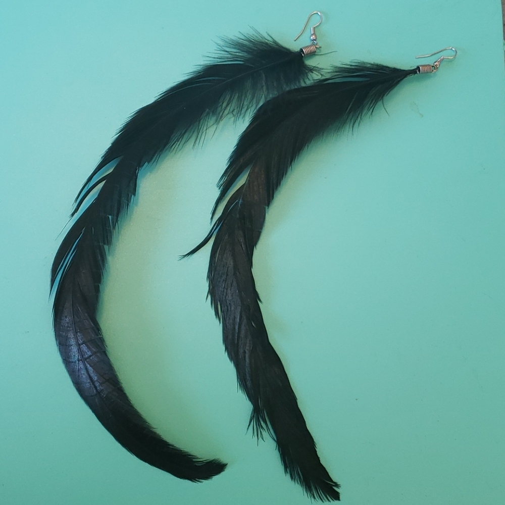 ❌SOLD❌Long raven feather earrings 🥀